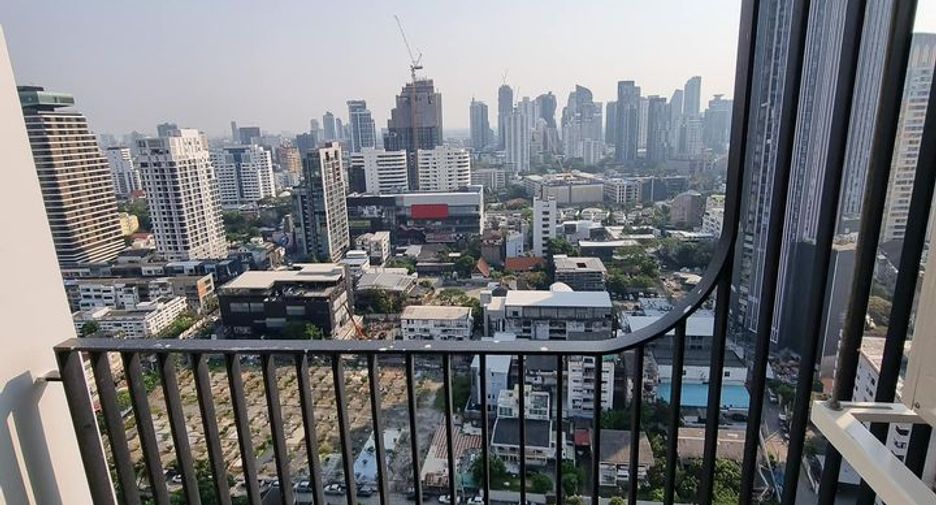 For rent 2 bedrooms condo in Watthana, Bangkok