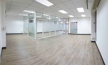 À vendre 1 chambre bureau à Huai Khwang, Bangkok