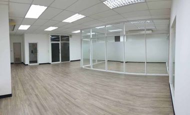 À vendre 1 chambre bureau à Huai Khwang, Bangkok