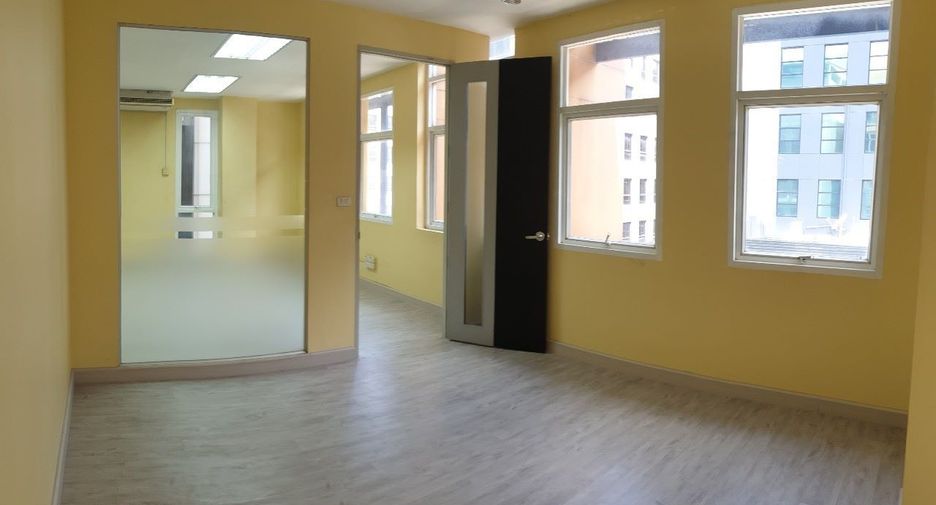 For sale 1 bed office in Huai Khwang, Bangkok