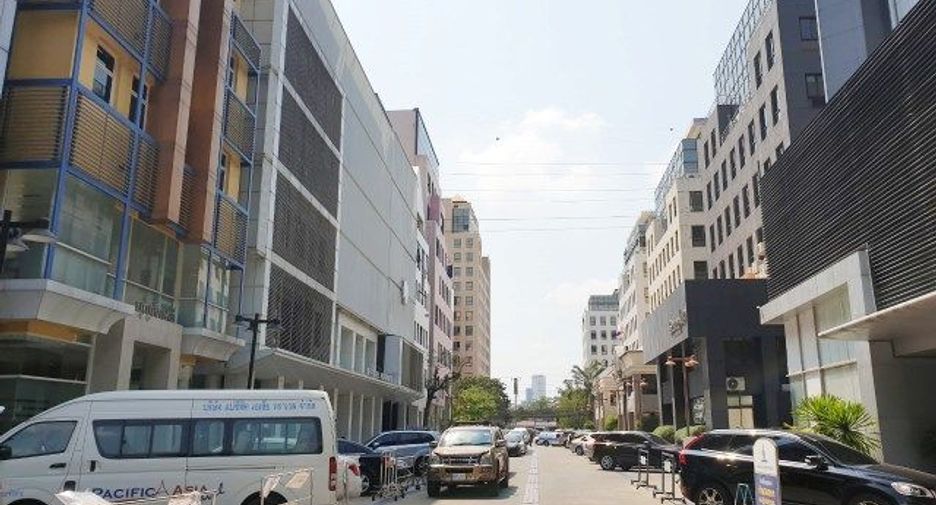 For sale 1 bed office in Huai Khwang, Bangkok