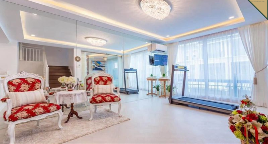 For rent 4 ベッドルーム townhouse in Lat Phrao, Bangkok