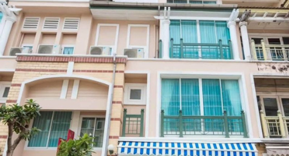 For rent 4 ベッドルーム townhouse in Lat Phrao, Bangkok