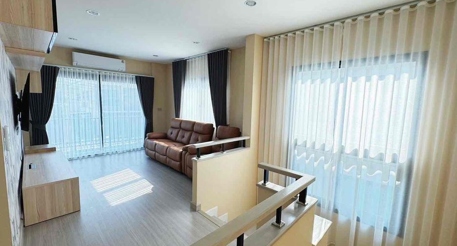 For rent 3 bedrooms villa in Bang Lamung, Chonburi