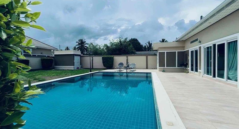 For rent 3 bedrooms villa in Bang Lamung, Chonburi