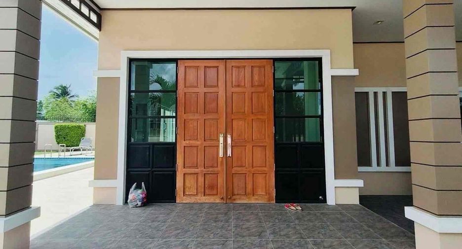 For rent 3 bedrooms villa in Bang Lamung, Chonburi