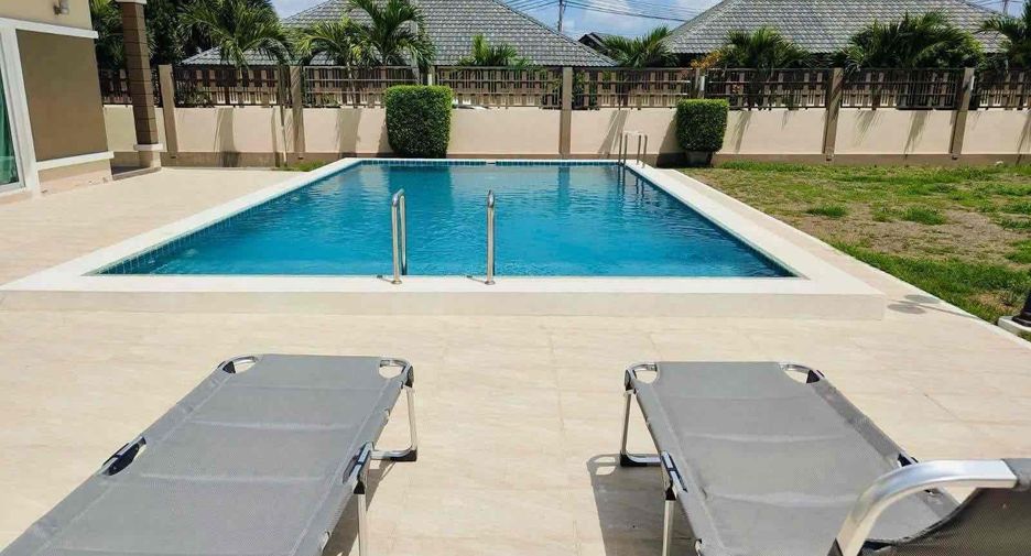 For rent 3 bedrooms villa in Bang Lamung, Chonburi