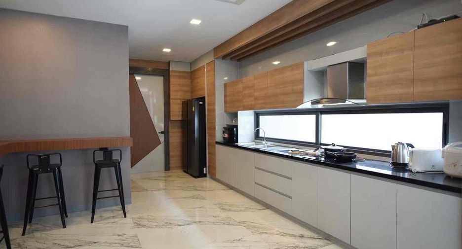 For rent 6 bedrooms villa in Bang Lamung, Chonburi