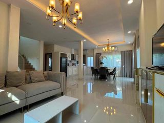 Villa en alquiler de 4 habitaciones en Bang Lamung, Chonburi