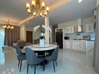 Villa en alquiler de 4 habitaciones en Bang Lamung, Chonburi