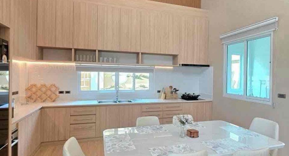 Villa en alquiler de 3 habitaciones en Bang Lamung, Chonburi