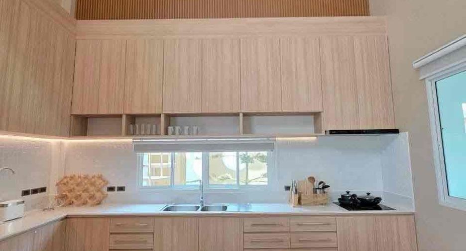 Villa en alquiler de 3 habitaciones en Bang Lamung, Chonburi