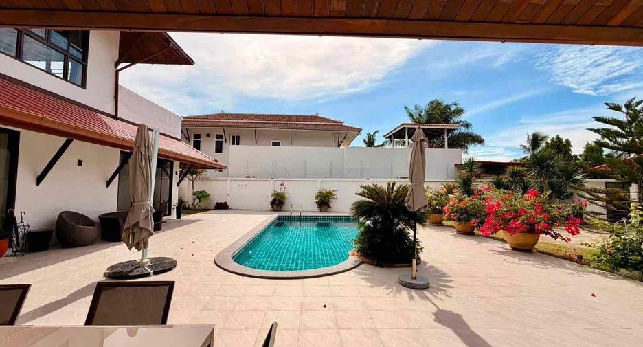 À louer 3 chambres villa à Mueang Chon Buri, Chonburi