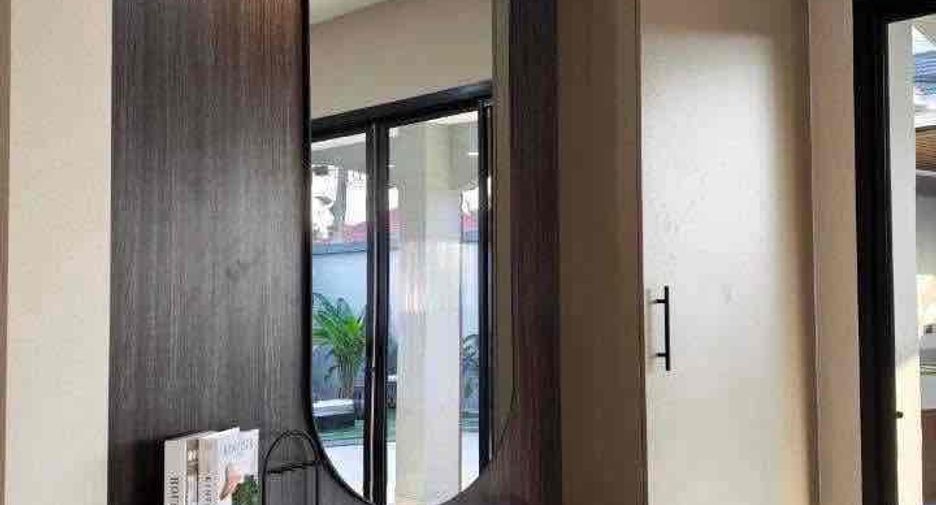 Villa en alquiler y en venta de 5 habitaciones en Bang Lamung, Chonburi