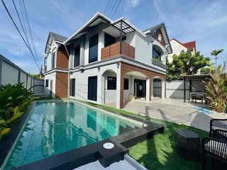 Villa en alquiler y en venta de 5 habitaciones en Bang Lamung, Chonburi