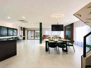 Villa en alquiler y en venta de 5 habitaciones en Bang Lamung, Chonburi