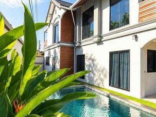 Villa en alquiler y en venta de 5 habitaciones en Bang Lamung, Chonburi