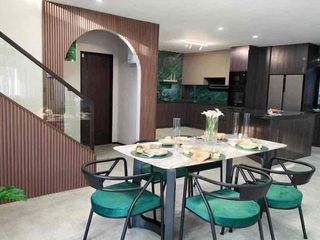 Villa en alquiler y en venta de 5 habitaciones en Bang Lamung, Chonburi