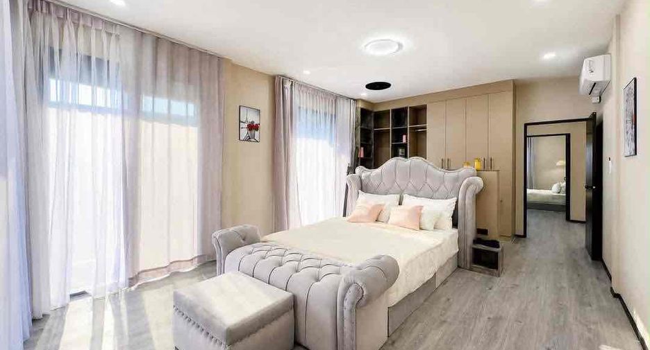 Villa en alquiler y en venta de 5 habitaciones en Bang Lamung, Chonburi