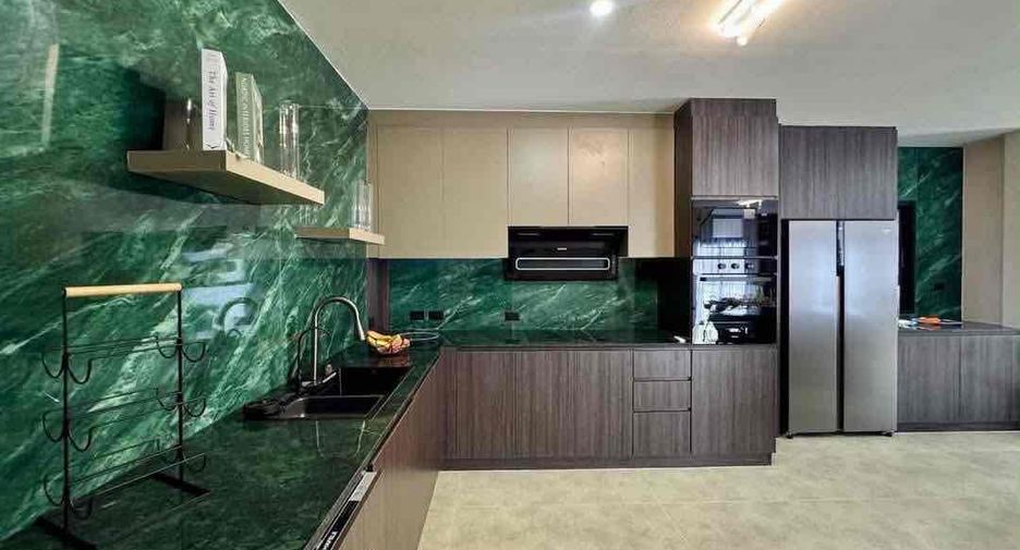 Villa en alquiler y en venta de 5 habitaciones en Bang Lamung, Chonburi