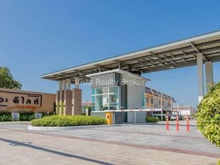 Продажа 3 спальни таунхаус в Банг Ламунг, Чонбури
