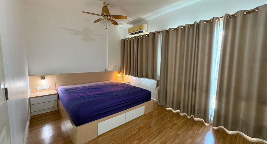 Casa adosada en venta de 3 habitaciones en Saphan Sung, Bangkok