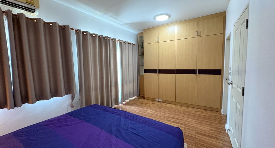 Casa adosada en venta de 3 habitaciones en Saphan Sung, Bangkok