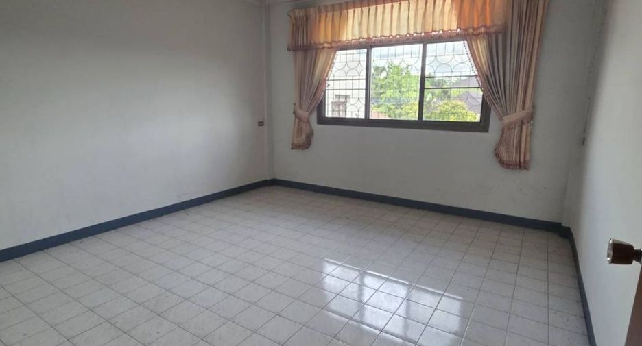 For sale 2 bedrooms townhouse in Mueang Nakhon Ratchasima, Nakhon Ratchasima