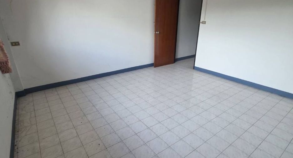 For sale 2 bedrooms townhouse in Mueang Nakhon Ratchasima, Nakhon Ratchasima