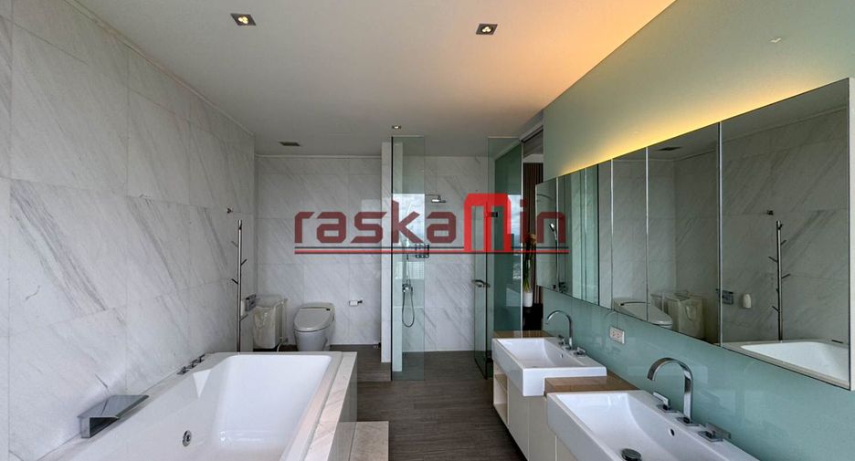For rent 4 bedrooms condo in Bang Lamung, Chonburi