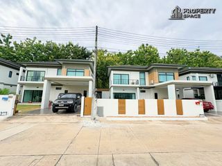 Casa en alquiler de 8 habitaciones en Bang Lamung, Chonburi