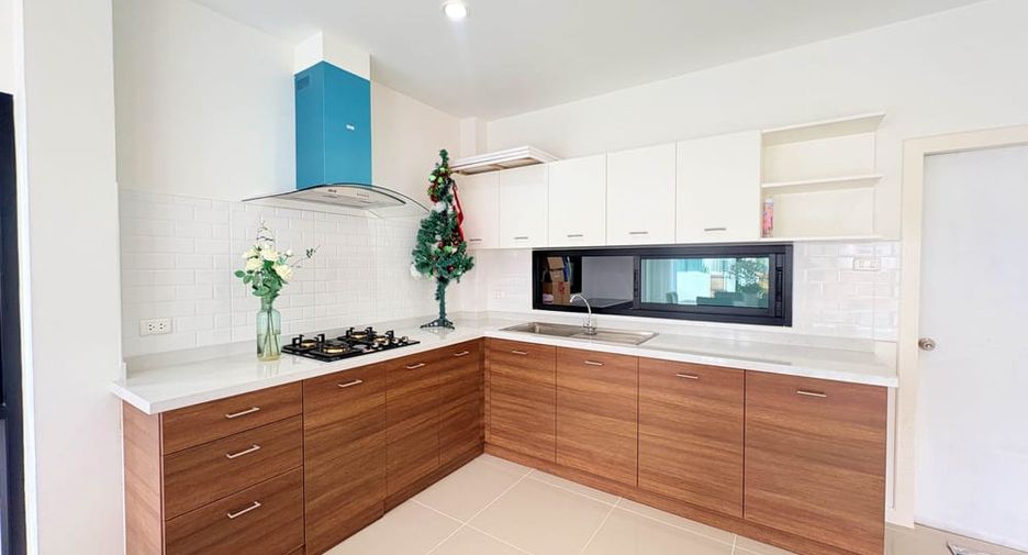 For rent 8 ベッドルーム house in Bang Lamung, Chonburi