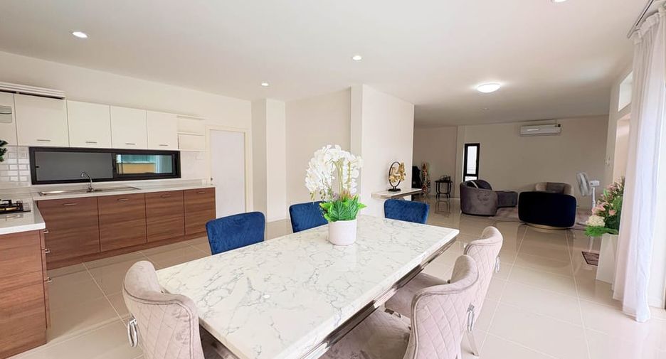 For rent 8 ベッドルーム house in Bang Lamung, Chonburi