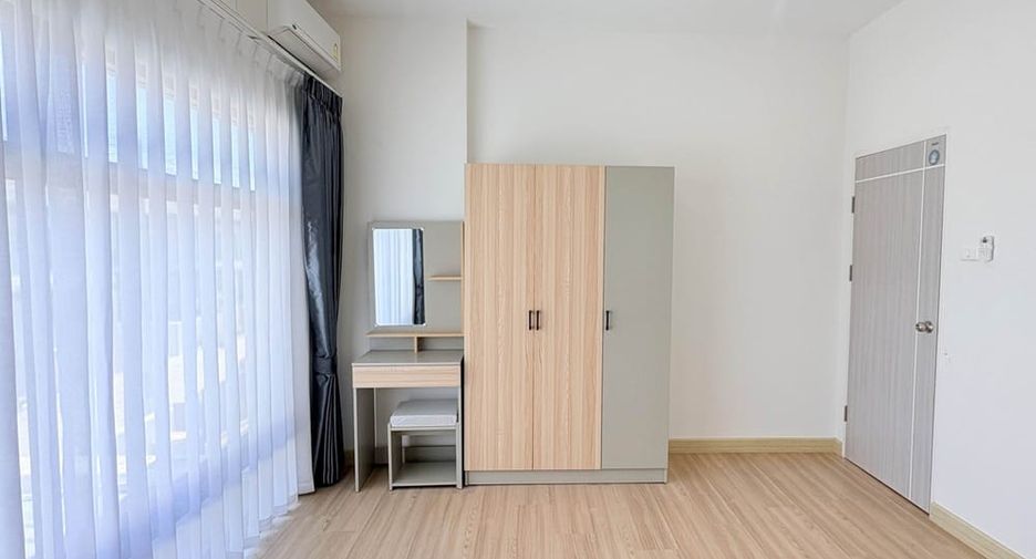 For rent 8 ベッドルーム house in Bang Lamung, Chonburi