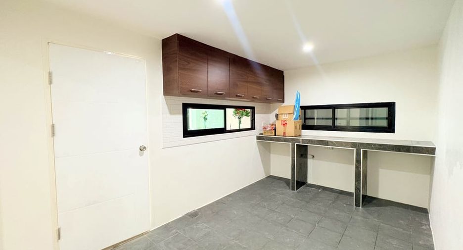 For rent 8 ベッドルーム house in Bang Lamung, Chonburi