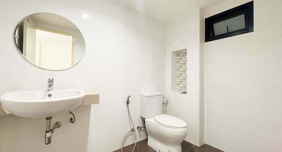For rent 8 ベッドルーム house in Bang Lamung, Chonburi