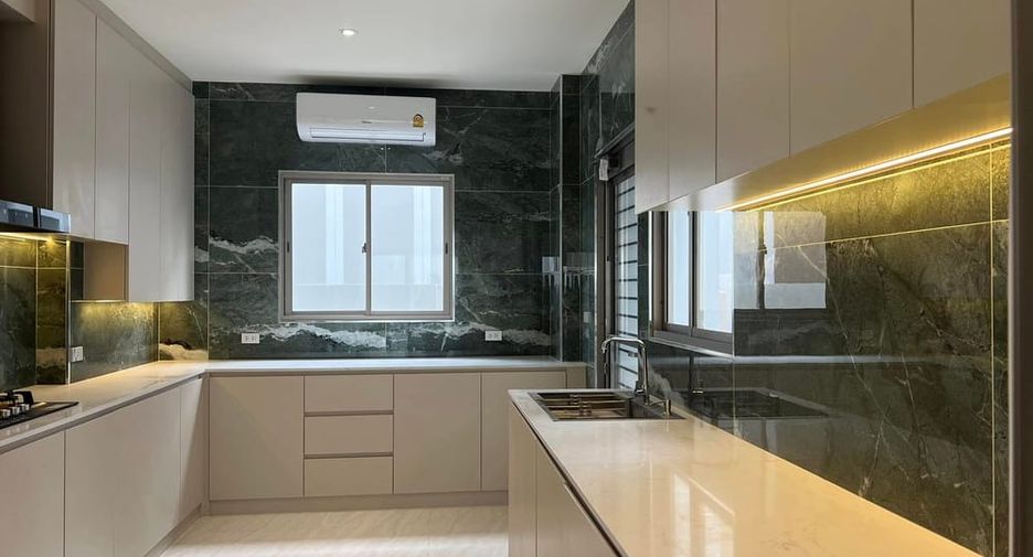 For sale 4 ベッドルーム house in Bang Lamung, Chonburi