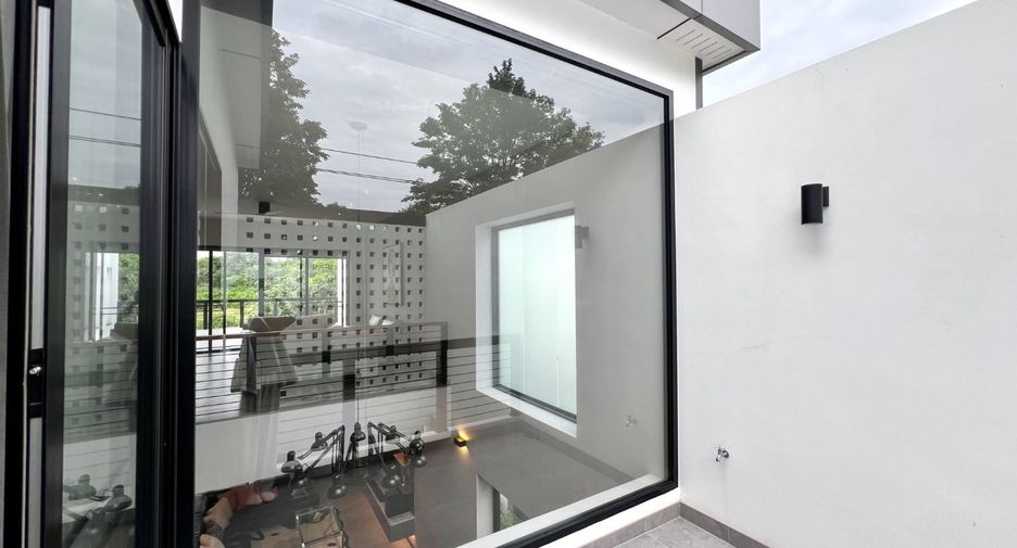 For sale 4 bedrooms villa in Hang Dong, Chiang Mai
