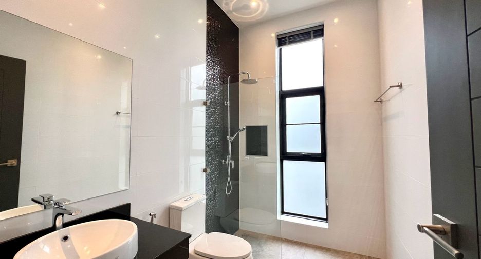 For sale 4 bedrooms villa in Hang Dong, Chiang Mai