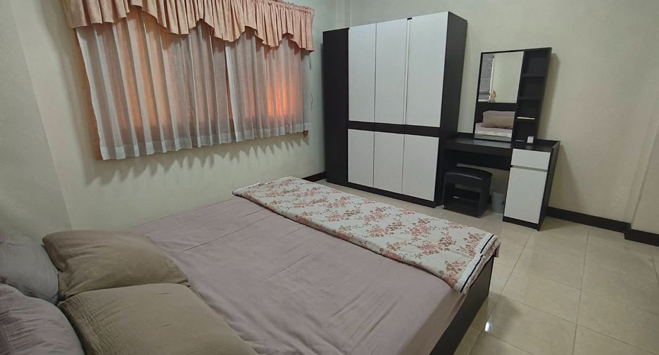 Casa en alquiler de 3 habitaciones en Bang Lamung, Chonburi