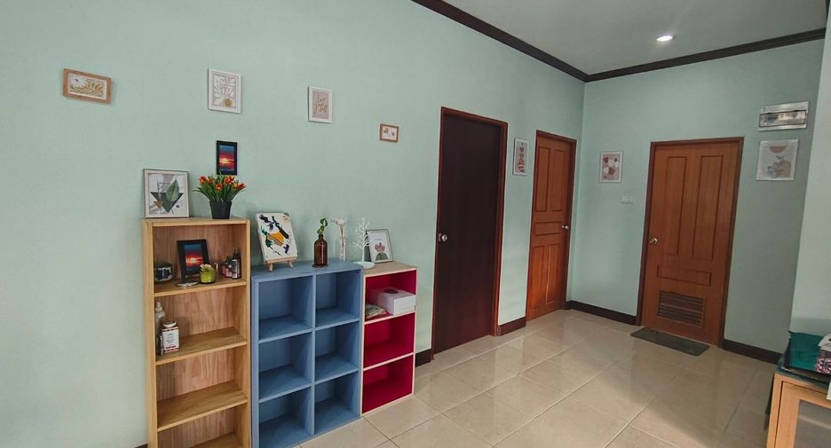 Casa en alquiler de 3 habitaciones en Bang Lamung, Chonburi