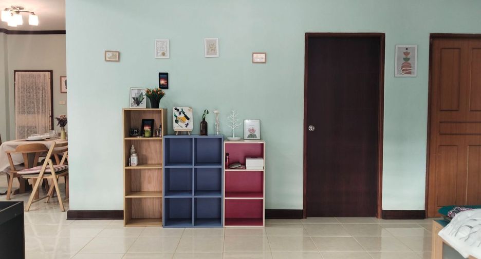 Casa en alquiler de 3 habitaciones en Bang Lamung, Chonburi