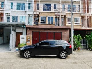 For sale 3 bedrooms townhouse in Suan Luang, Bangkok