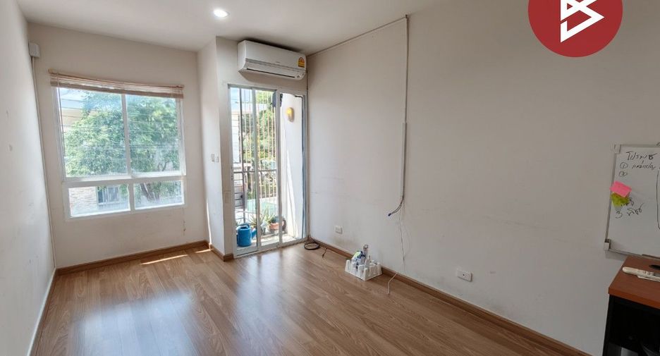 Casa adosada en venta de 3 habitaciones en Suan Luang, Bangkok