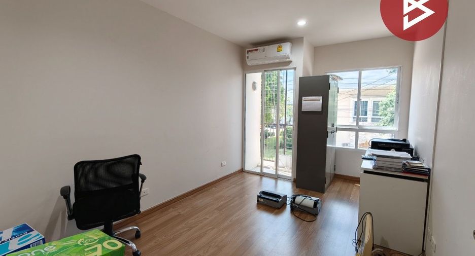 Casa adosada en venta de 3 habitaciones en Suan Luang, Bangkok