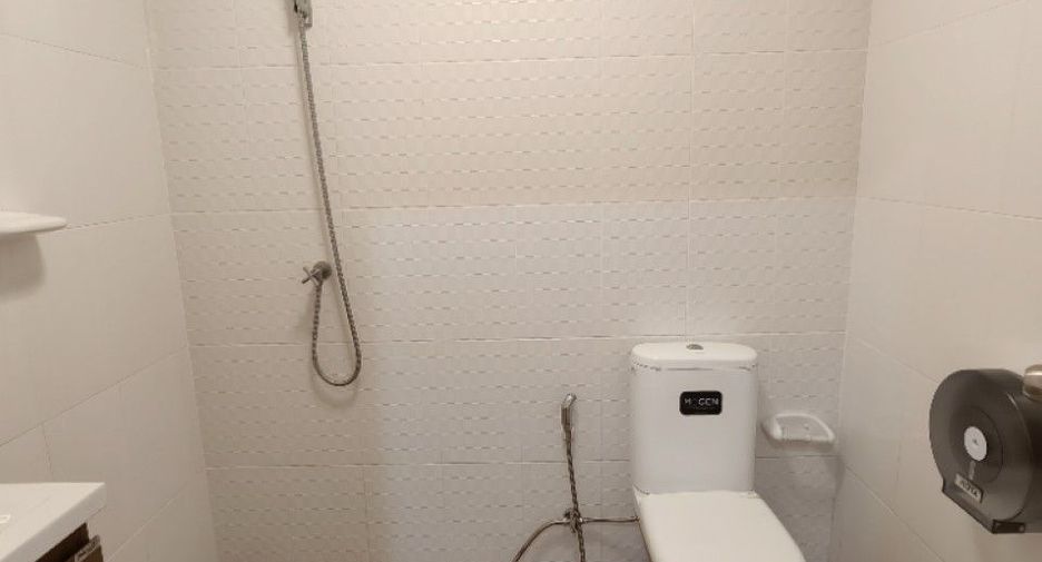 Casa adosada en venta de 3 habitaciones en Suan Luang, Bangkok