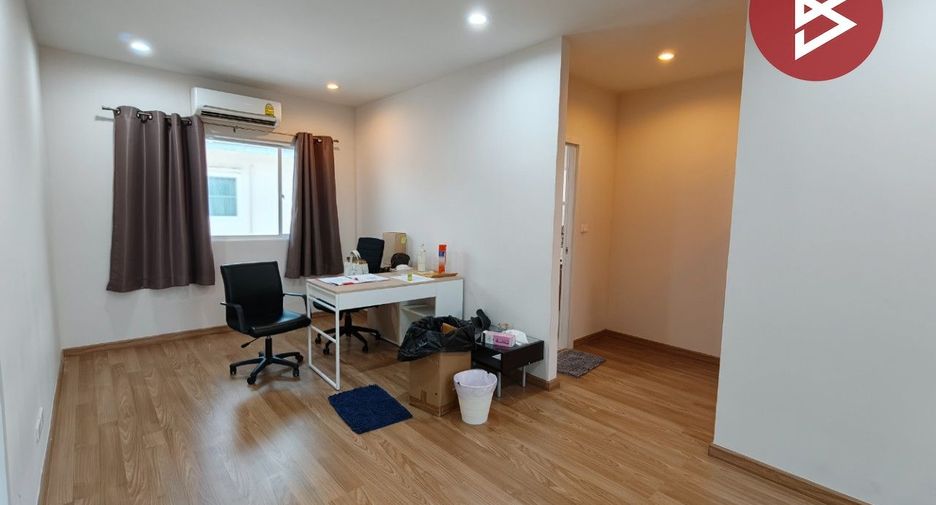Casa adosada en venta de 3 habitaciones en Suan Luang, Bangkok