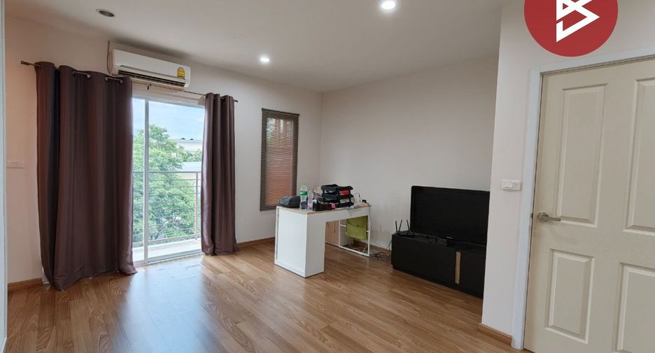 Casa adosada en venta de 3 habitaciones en Suan Luang, Bangkok