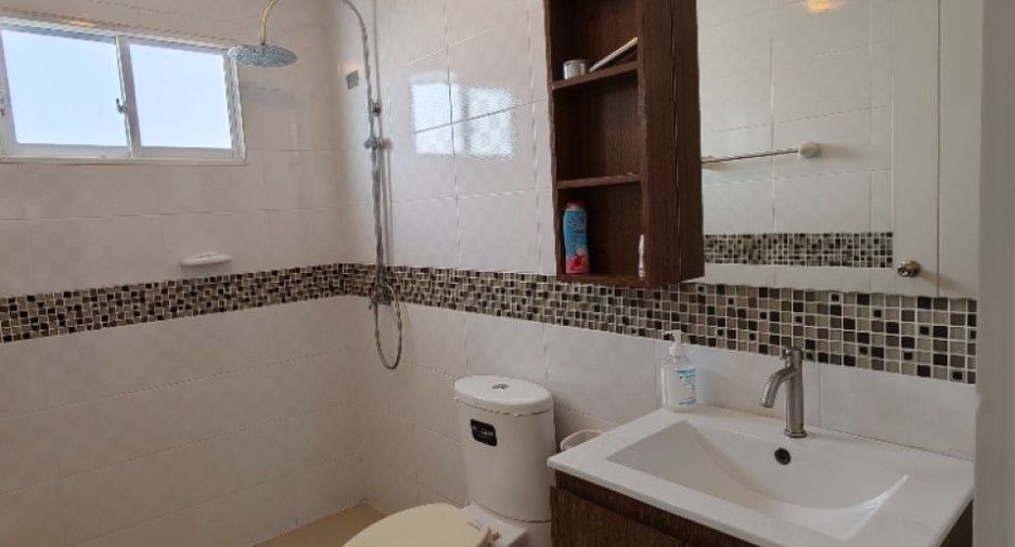 Casa adosada en venta de 3 habitaciones en Suan Luang, Bangkok