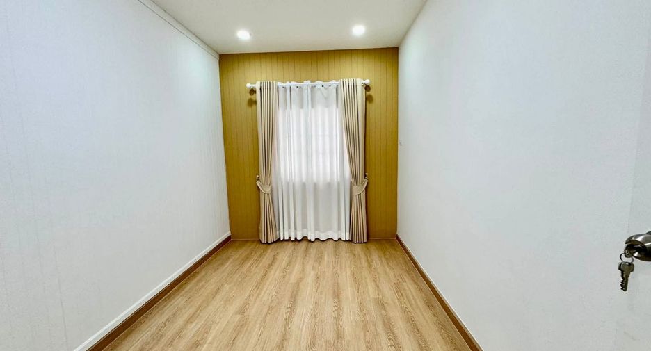 For sale 3 bedrooms house in Si Racha, Chonburi